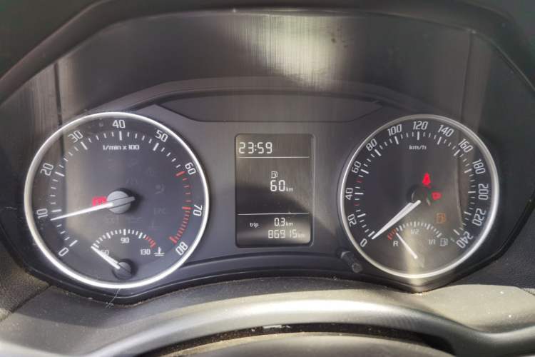 Used Skoda Octavia 2015 Classic Model 1.6L Manual Eado Version Instrument Cluster