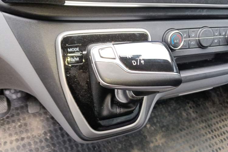 Used SAIC MAXUS Xintu V80 2025 PRO Aoyuntong 2.0T Automatic Long Wheelbase Ultra-Low Roof 6/7/8/9-Seater
