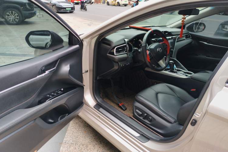 Used Toyota Camry 2019 Dual-Engine 2.5 HG Luxury Edition China VI Standard