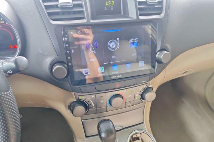 Used Toyota Highlander 2011 2.7L Two-Wheel Drive 5-Seater Elite Edition Audio And AC Panel