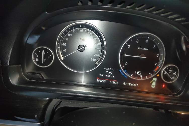 Used BMW 5 Series 2013 530Li Leading Model
