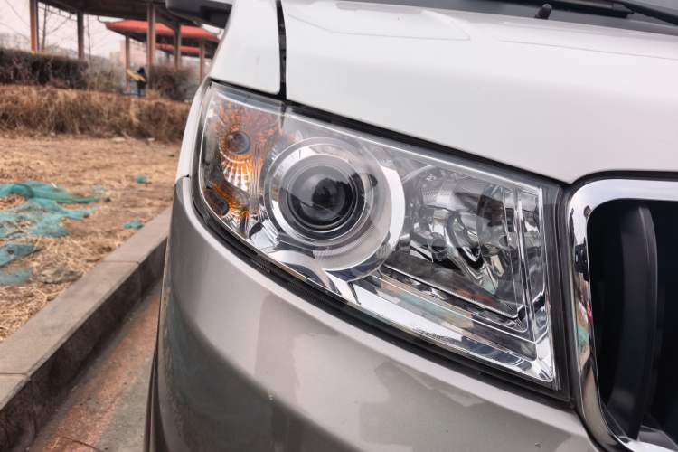 Used Jinbei Hiace X30 2021 1.5L Standard Version Air-Conditioner-Free Van China VI Emission Standard SWC15M Exterior 6