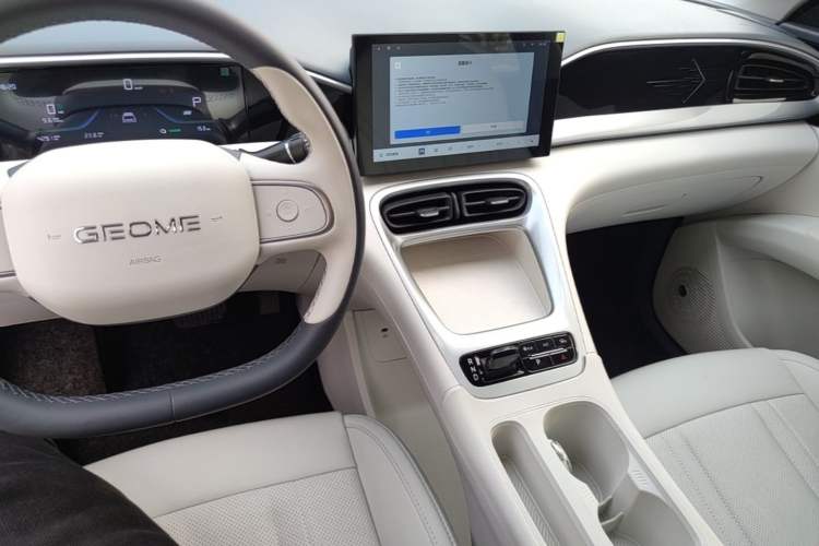 Used Geely Galaxy Geome 2025 310km Youth Edition Audio And AC Panel