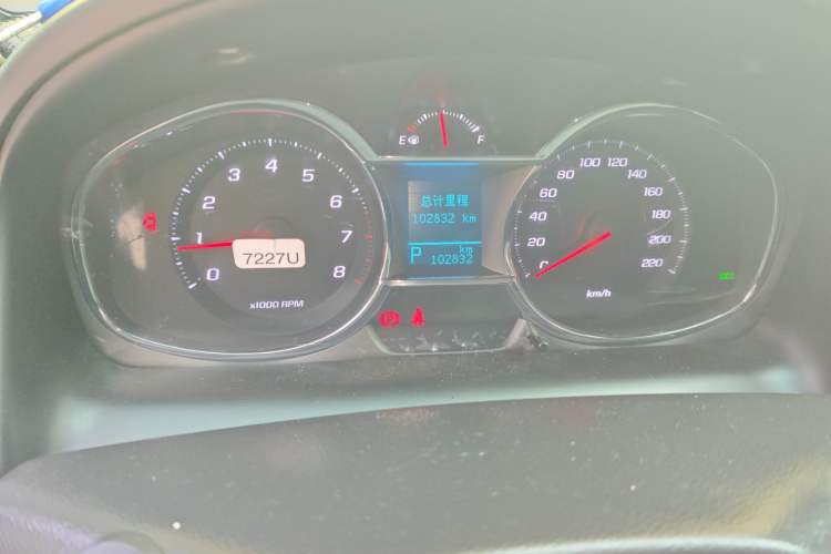 Used Chevrolet Captiva 2015 2.4L 4x4 Flagship Edition 7-Seater
