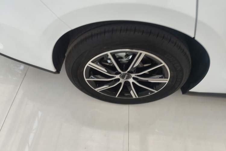 Used BYD Seal 06 New Energy 2024 DM-i 120KM Prestige Model Right Rear Wheel Hub