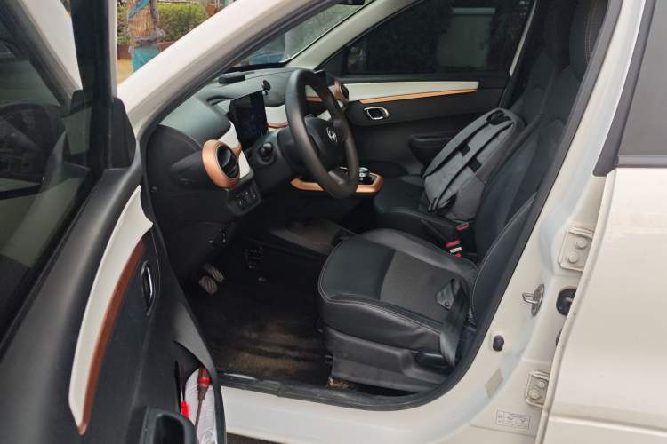 Used Dongfeng NAMMI BOX 2022 Revised Light Wind Edition 201 km Standard Version
