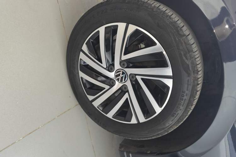 Used Volkswagen Lavida 2024 300TSI DSG Starry Sky Leading Edition Left Front Wheel Hub