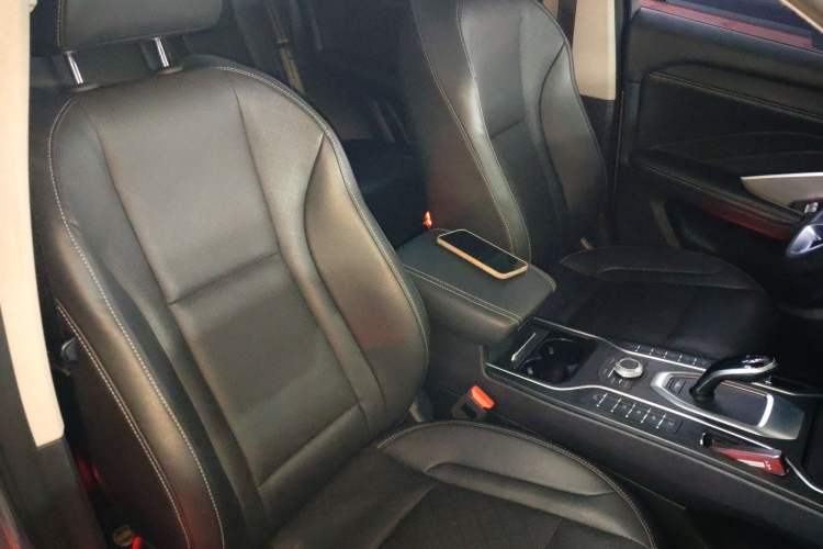 Used Wey VV6 2021 2.0T Two-Wheel Drive Smart Plus
