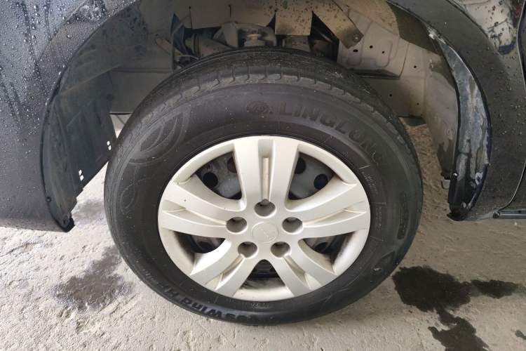 Used FORTHING Lingzhi 2023 M5 1.6L Practical Model 5 Seats
