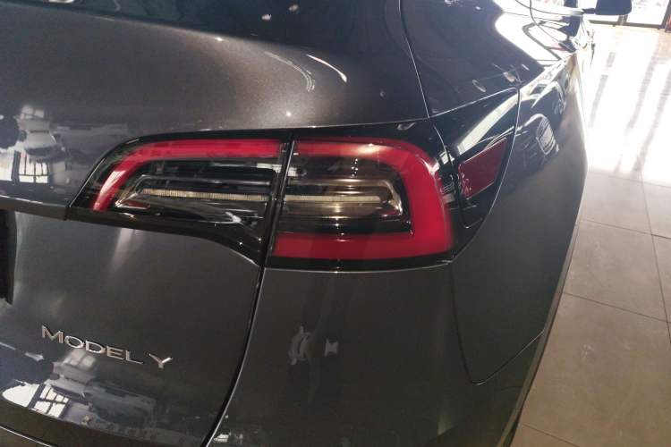 Used Tesla Model Y 2021 Long-Range All-Wheel-Drive Version