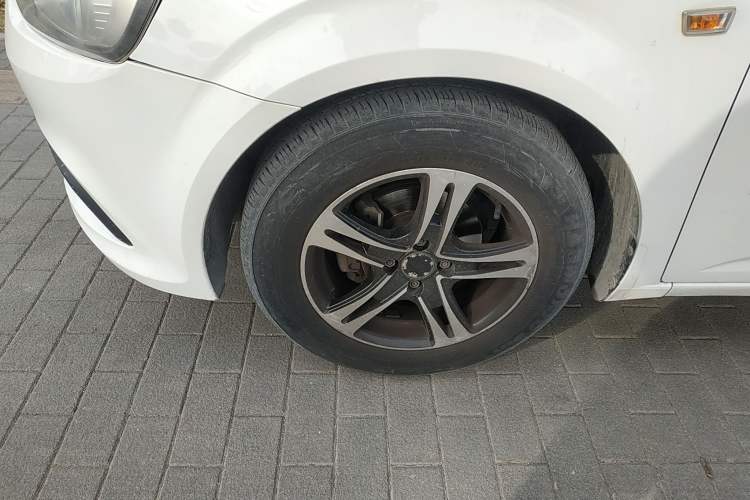 Used Chevrolet Aveo Sonic 2014 Sedan 1.4 SL MT Comfort Edition