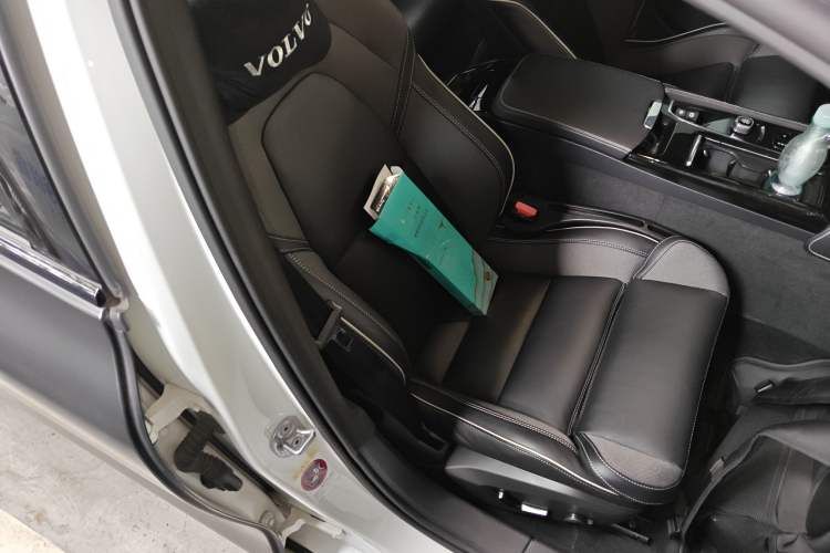 Used Volvo S60 New Energy 2023 T8 All-Wheel Drive Long-Range Luxury Sport Edition