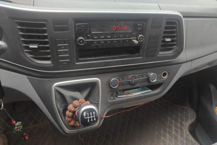 Used SAIC MAXUS Xintu V80 2021 2.0T PLUS Manual Commercial Vehicle Mid-Height 9-Seater with Three Rows
