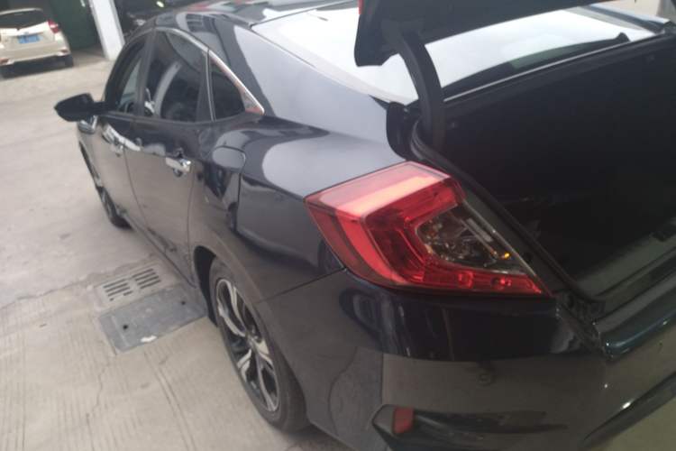 Used Honda Civic 2016 220TURBO CVT Prestige Edition
