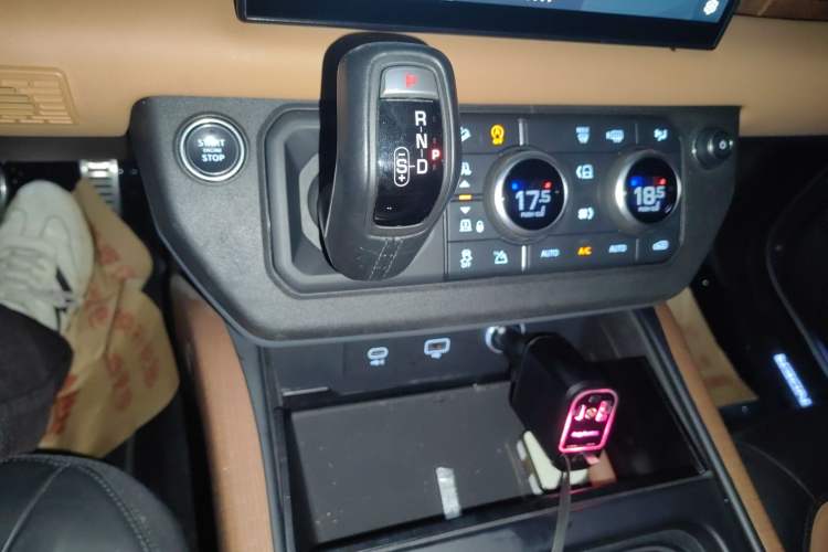 Used Land Rover Defender 2023 110 3.0T P400 X-DYNAMIC HSE Gear Lever