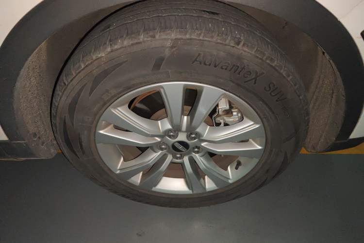 Used Lincoln MKX 2017 2.0T Two-Wheel Drive Deluxe Edition Right Front Wheel Hub