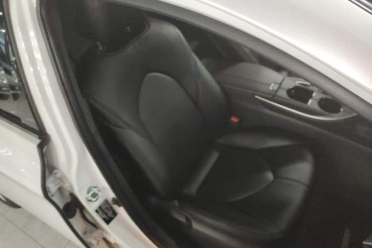 Used Toyota Avalon 2019 2.0L Ambition Edition China VI