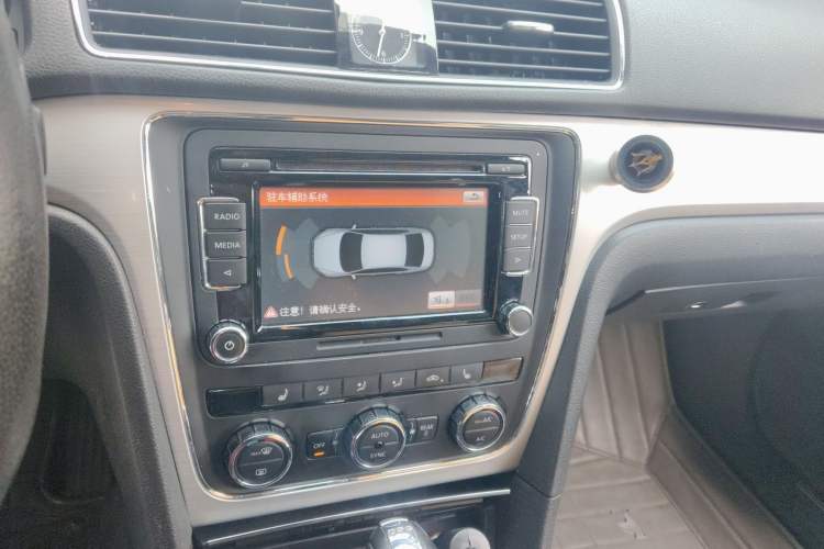 Used Volkswagen Passat 2014 1.8TSI DSG Prestige Edition Audio And AC Panel