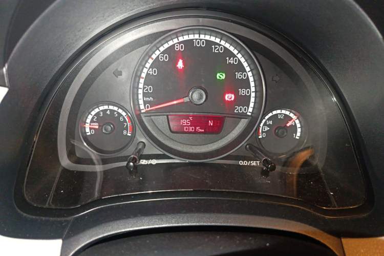 Used Volkswagen up! 2015 1.0L move up! Instrument Cluster