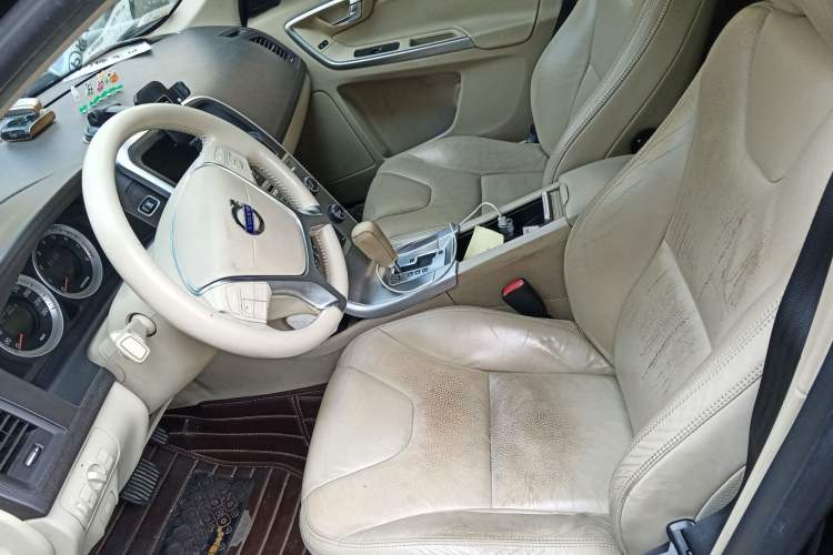 Used Volvo XC60 2011 2.0T Comfort Edition
