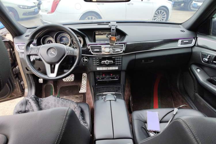 Used Mercedes-Benz E-Class 2014 Restyled E 260 L Sport Edition Center Console