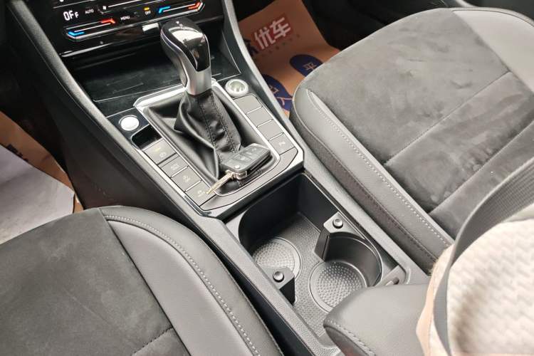 Used Volkswagen Sagitar 2020 280TSI DSG Luxury Version China VI Standard Gear Lever