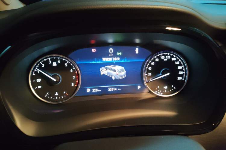 Used Buick GL8 2023 Land Executive Class Comfort Model
