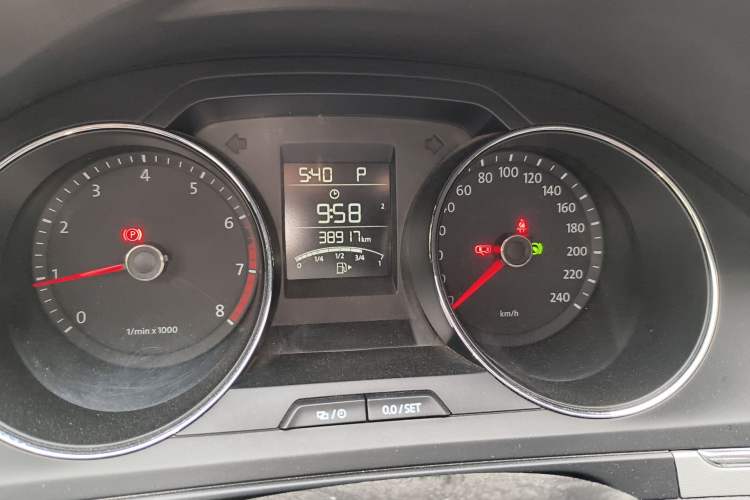 Used Volkswagen Bora 2014 1.6L Automatic Fashion Model Odometer Close Up