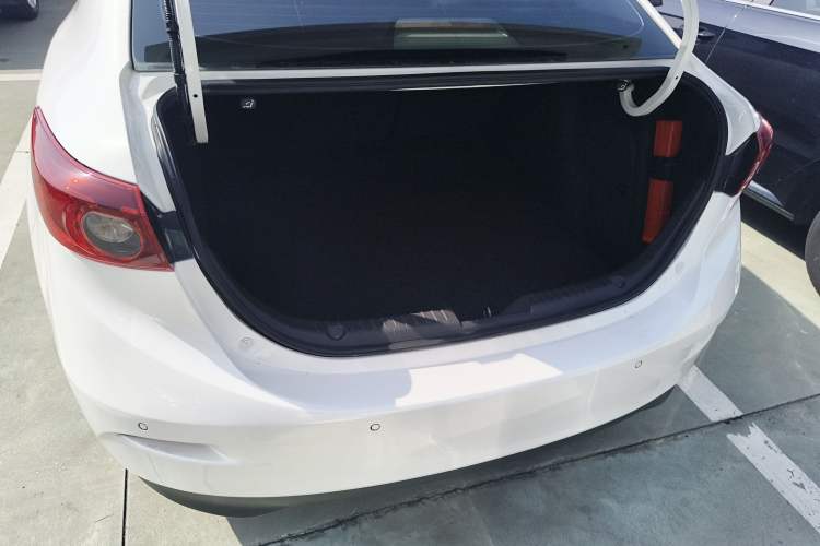 Used Mazda Mazda 3 Axela 2014 Sedan 1.5L Automatic Luxury Model