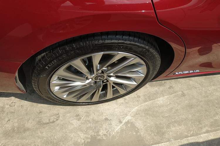 Used Lexus ES 2020 300h Executive Edition
