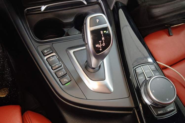 Used BMW 3 Series GT 2019 320i M Sport Night Edition Gear Lever