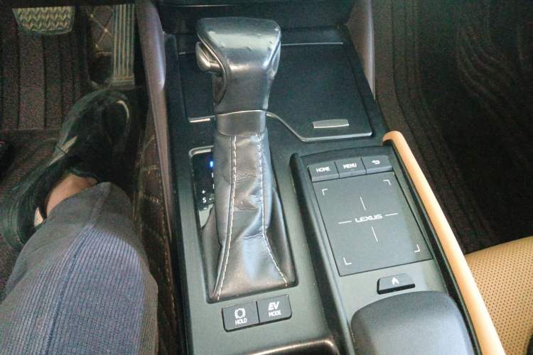 Used Lexus ES 2018 300h Premier Edition China VI Standard
