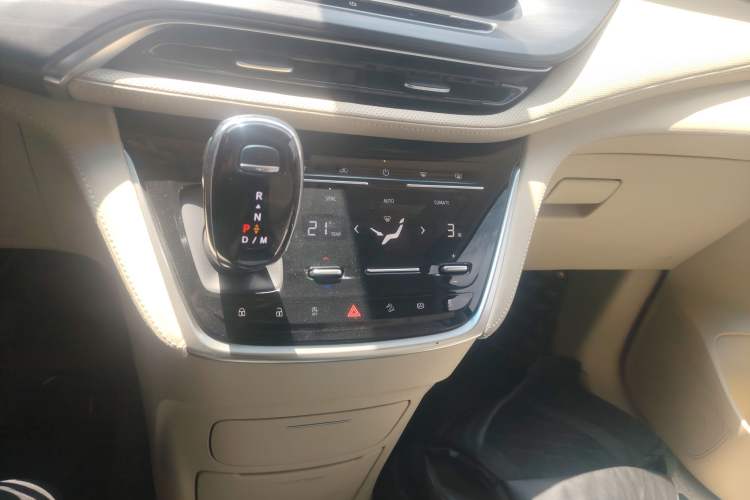 Used Buick GL8 2022 ES Landtrek 653T Luxury Edition