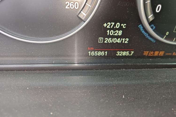 Used BMW 5 Series 2014 520Li Elegant Model Odometer Close Up