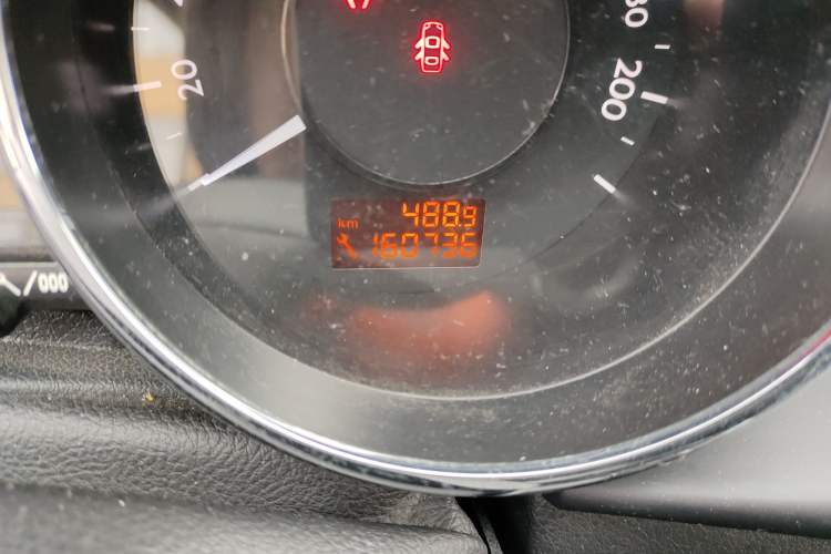 Used Peugeot 3008 2013 2.0L Automatic Trend Edition Odometer Close Up