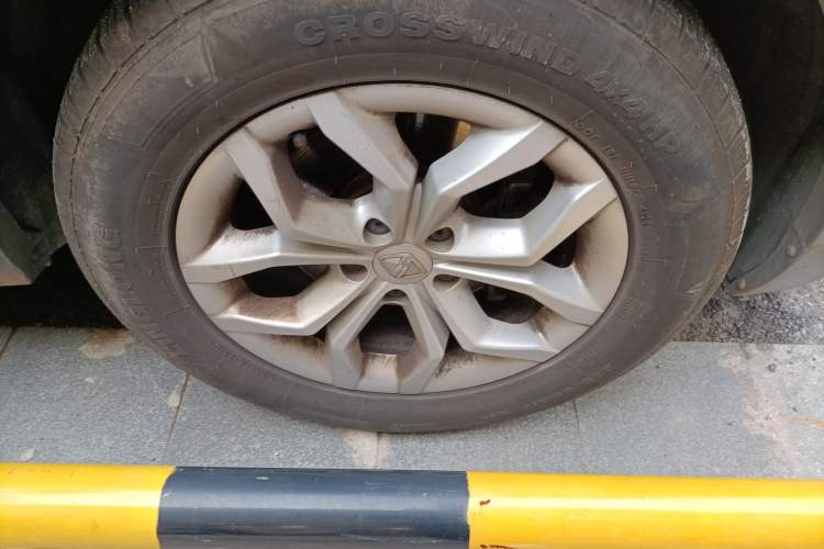 Used BORGWARD BX5 2017 20TGDI Automatic Two-Wheel Drive Pioneer Edition Right Front Wheel Hub