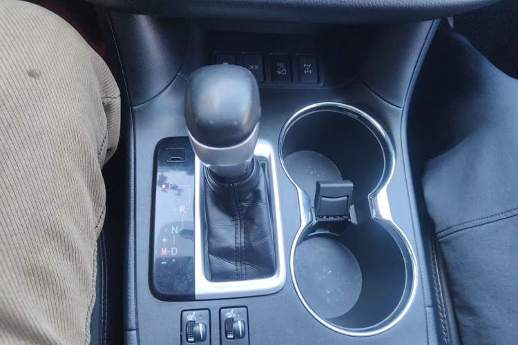 Used Toyota Highlander 2017 2.0T Four-Wheel Drive Luxury Edition 7 Seats Gear Lever