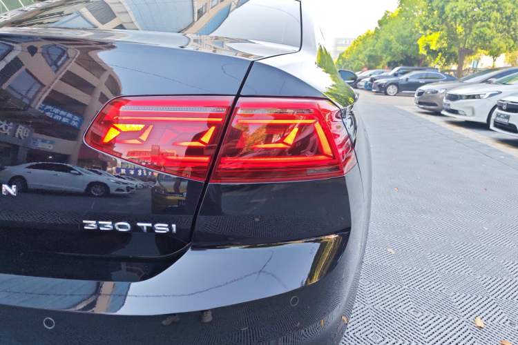 Used Volkswagen Magotan 2020 330TSI DSG Leading Model
