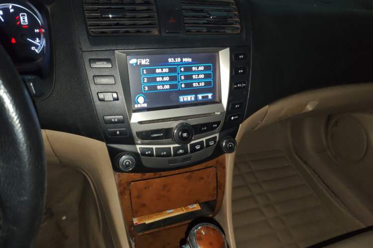 Used BYD F6 2011 Golden Edition 2.0L CVT Deluxe Model Audio And AC Panel