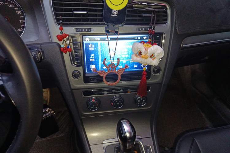 Used Volkswagen Golf 2014 1.6L Automatic Comfort Model Audio And AC Panel