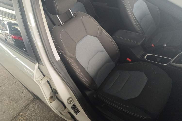 Used Baojun 530 2019 1.5T Manual Comfort Version 7 Seats China VI Emission Standard
