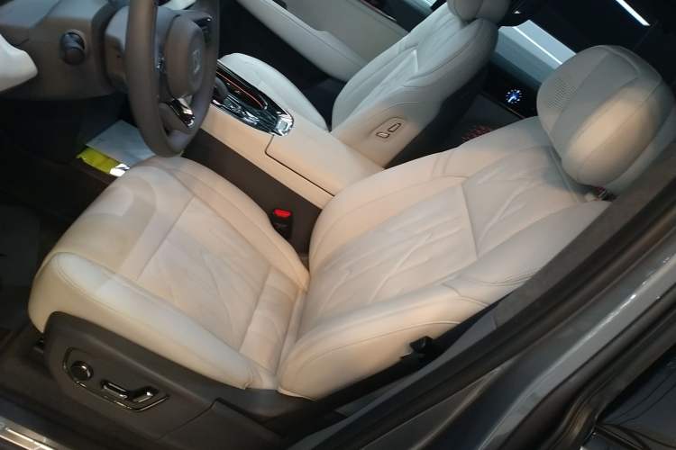 Used Zeekr 009 2024 Six-Seat Executive Version 4WD 108 kWh
