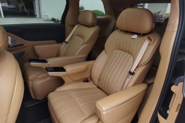 Used VOYAH Dream 2025 PHEV Four-Wheel-Drive Flagship Kunpeng Edition
