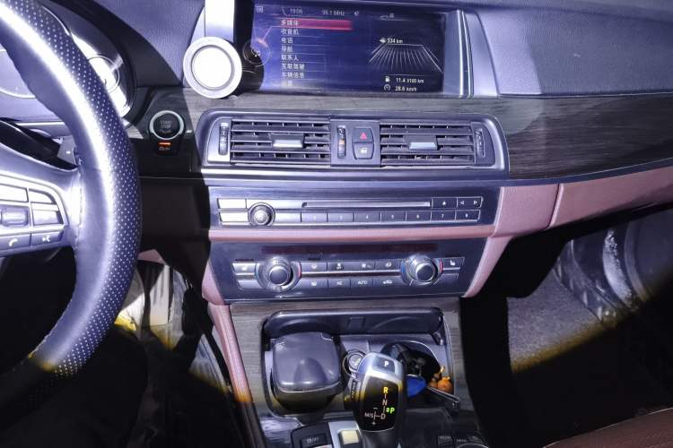 Used BMW 5 Series 2014 525Li Luxury Design Package Audio And AC Panel