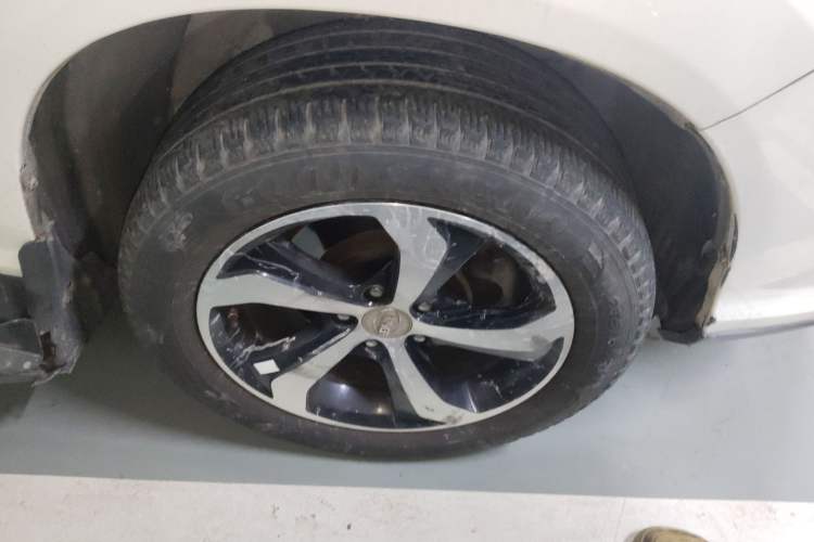 Used BYD S7 2015 2.0T Upgraded Automatic Luxury Version Right Front Wheel Hub