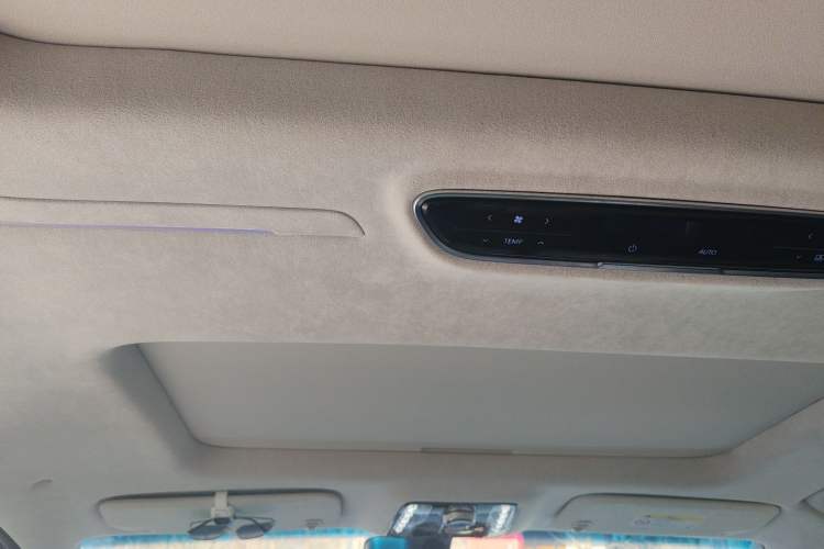 Used Buick Century 2023 2.0T Six-Seater Yinshi Edition
