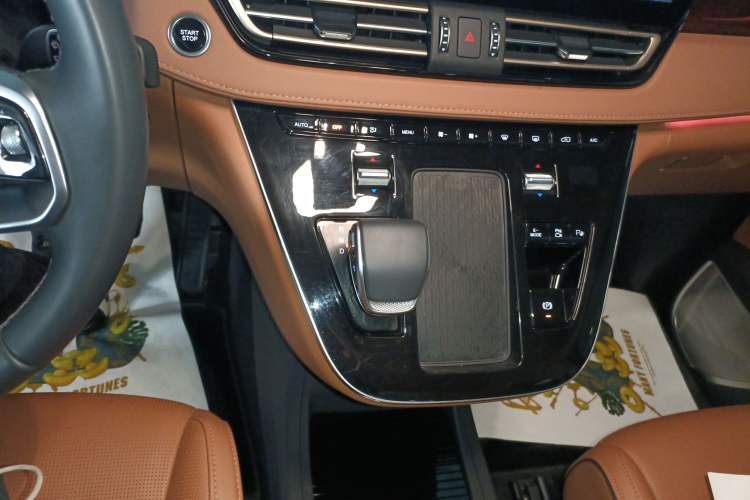 Used Hongqi HQ9 PHEV 2024 2.0T Four-Wheel Drive Luxury Edition Gear Lever