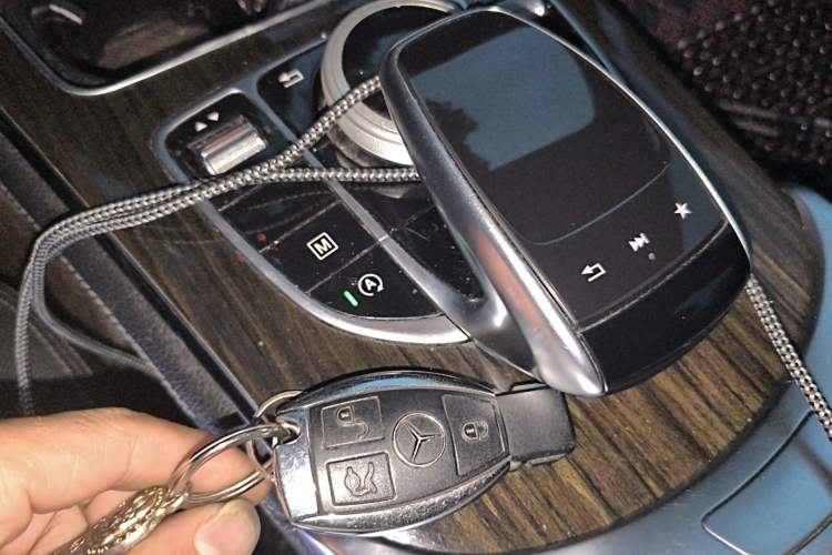 Used Mercedes-Benz GLC 2018 GLC 260 4MATIC Luxury Model Vehicle Key