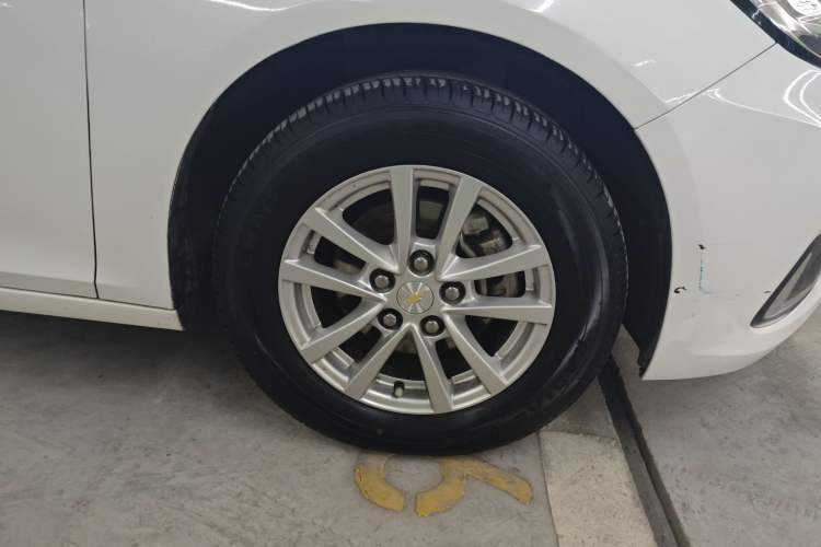 Used Chevrolet Malibu 2018 530T Automatic Comfort Edition Right Front Wheel Hub