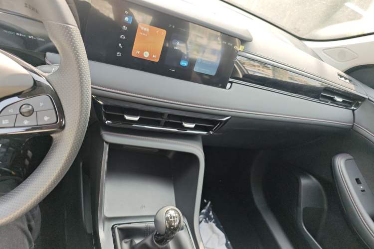 Used Roewe i5 2026 Model 1.5L Manual Comfort Version Audio And AC Panel